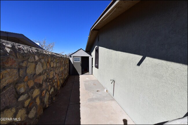 Building Photo - 415 Balboa Rd