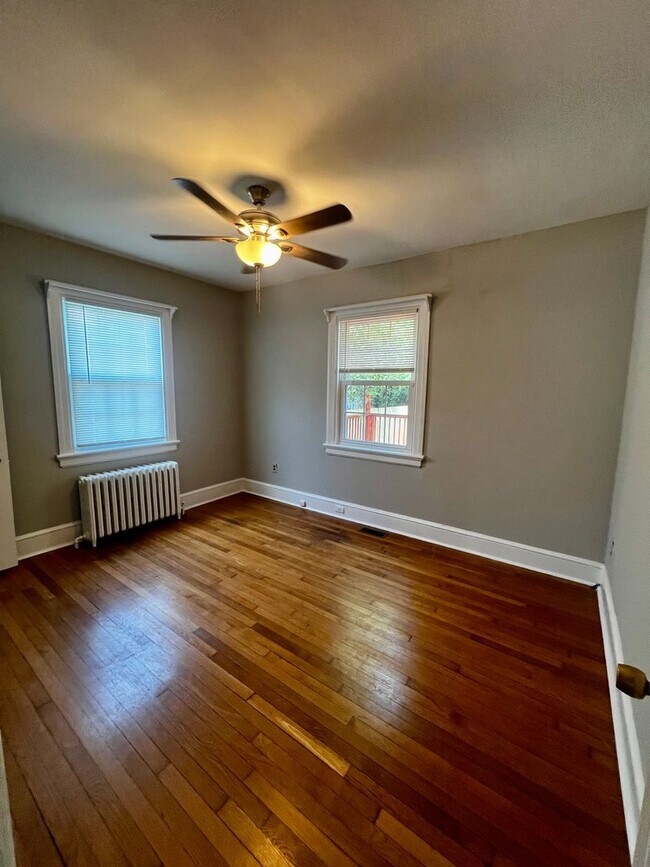 Building Photo - Beautiful Four Bedroom House, Right Off Grove and Patterson!! Lawn Care Included!!