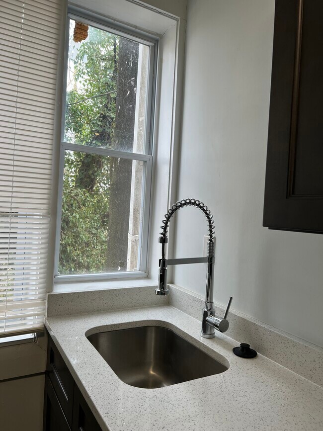 Building Photo - 4225 Ivanhoe Ave