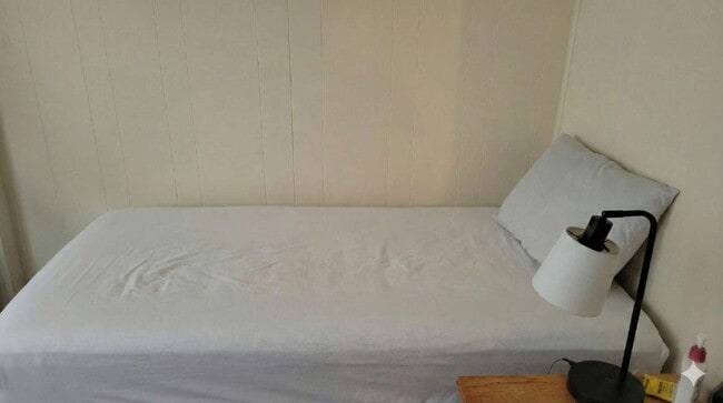 Building Photo - 2 bedroom 1 bath - available for June 1st right across the street from UWEC!