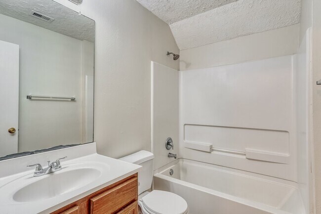 Building Photo - 4838 Montclair Hill Ln