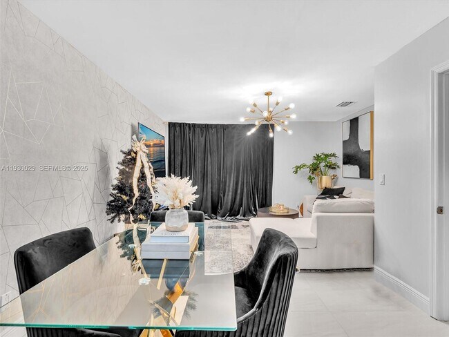 Building Photo - 6747 Sienna Club Dr