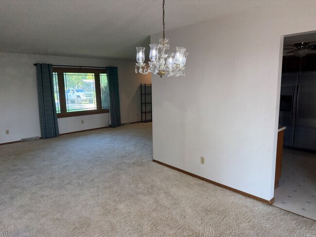 Building Photo - 54 Longview Dr