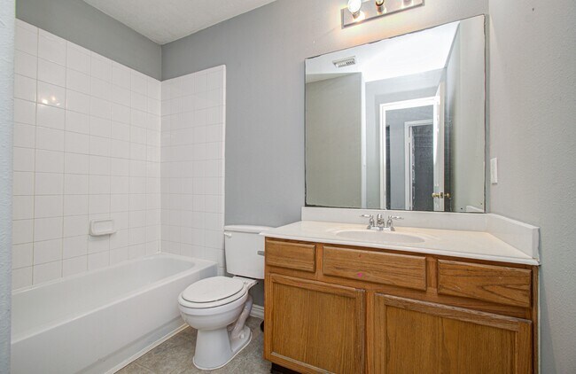 Building Photo - 13963 Maximos Dr