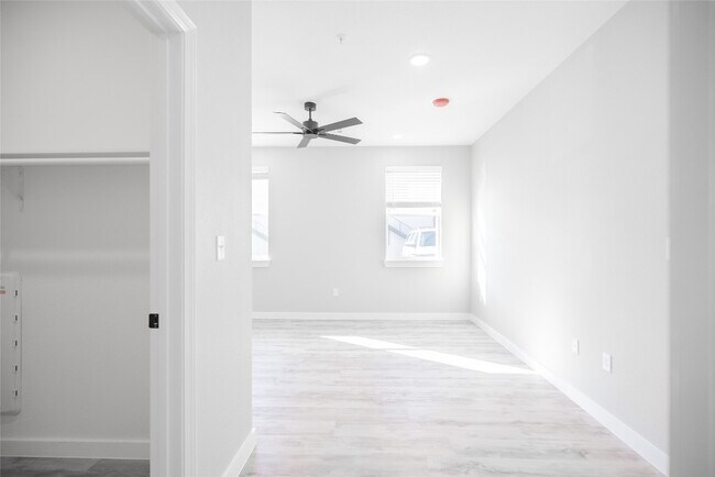 Building Photo - 2101 Reinke Rd