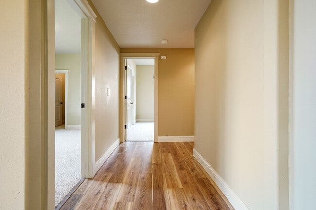 Building Photo - Spacious 4 bed, 3 bath home with sprawling views in West Salem