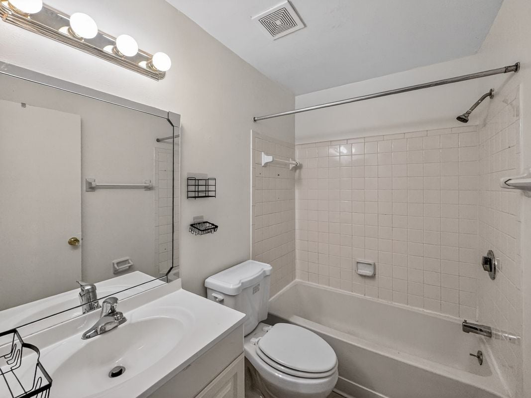 Building Photo - 602 Kenwick Cir