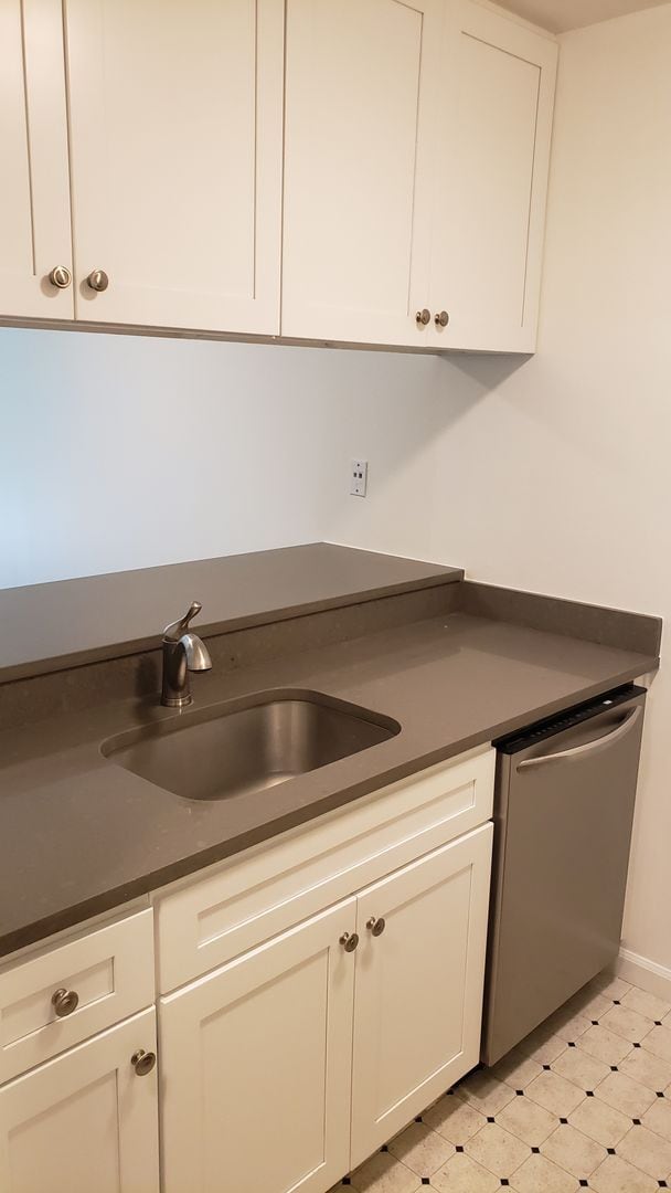 Building Photo - Cozy Studio Condo Available Now at Shelter Creek!