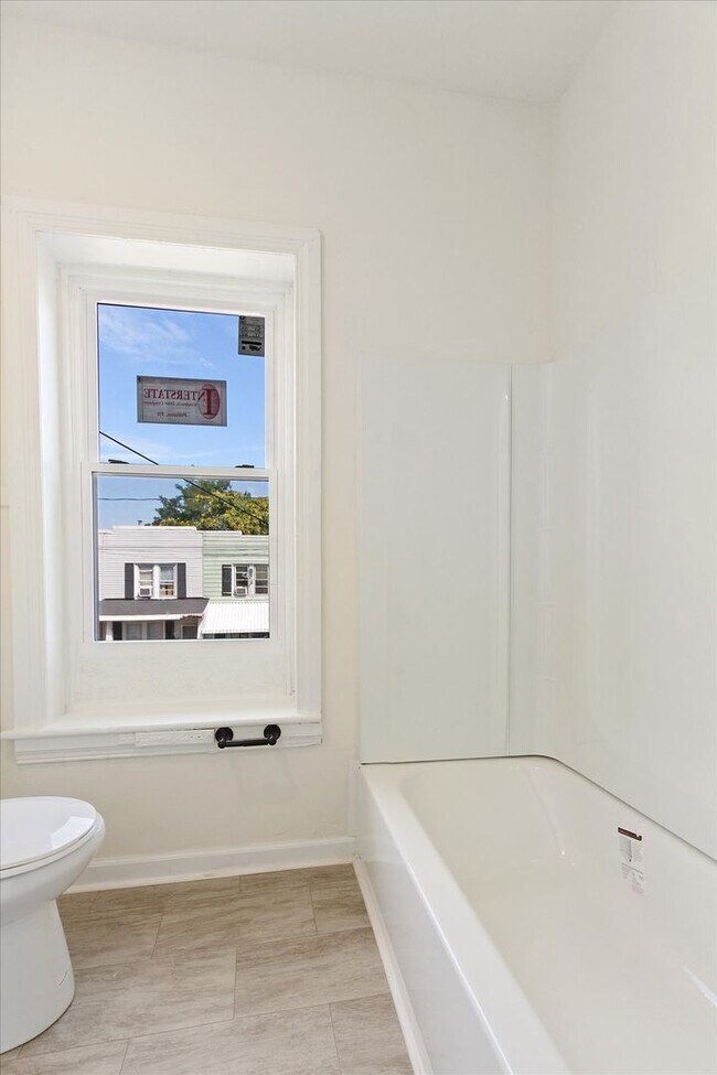 Building Photo - Coming Soon! Bright 3 Bedroom, 1.5 Bath Ho...