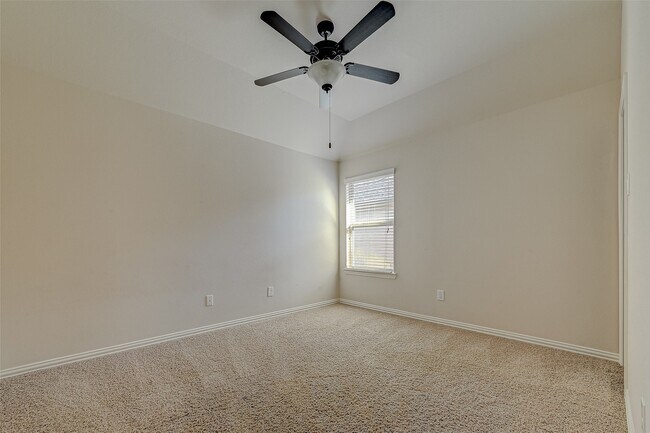 Building Photo - 17243 Lowell Lake Ln