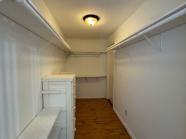 Building Photo - 1802 N Wilhite St