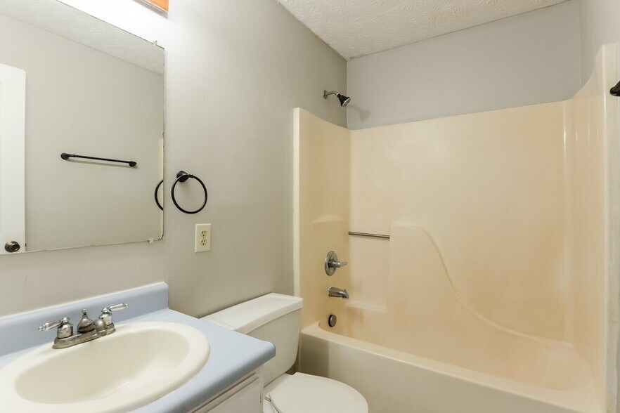 Building Photo - 1481 Rebecca Ln