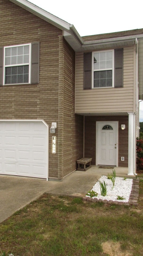 Building Photo - 16758 Huntington Ln