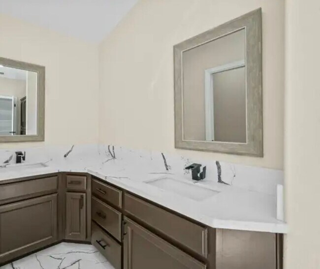 Building Photo - Single Family Home