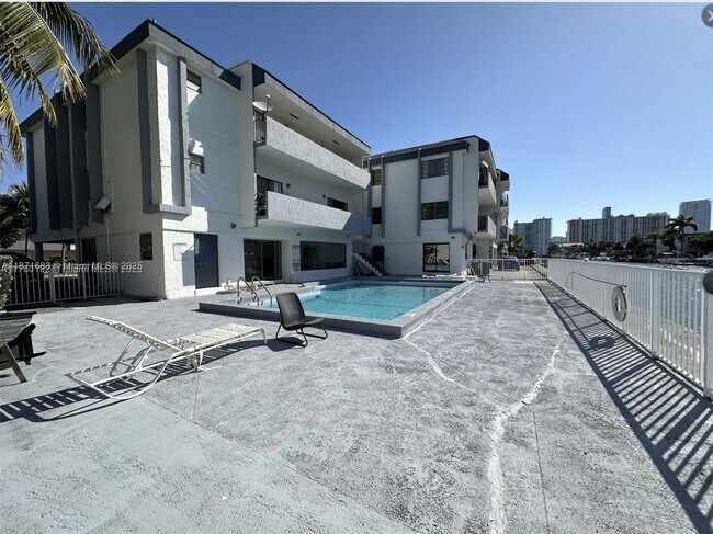 Building Photo - 3582 NE 171 St