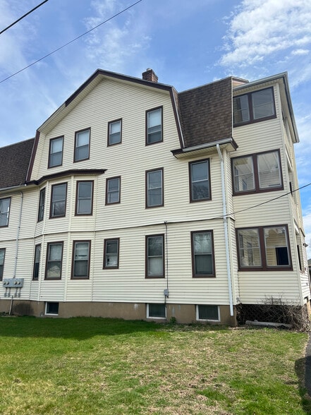 Building Photo - 1145 Boulevard