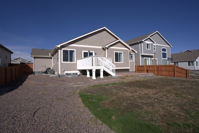 Building Photo - 5 Bed 3 Bath 3 Car Garage Rancher!!!