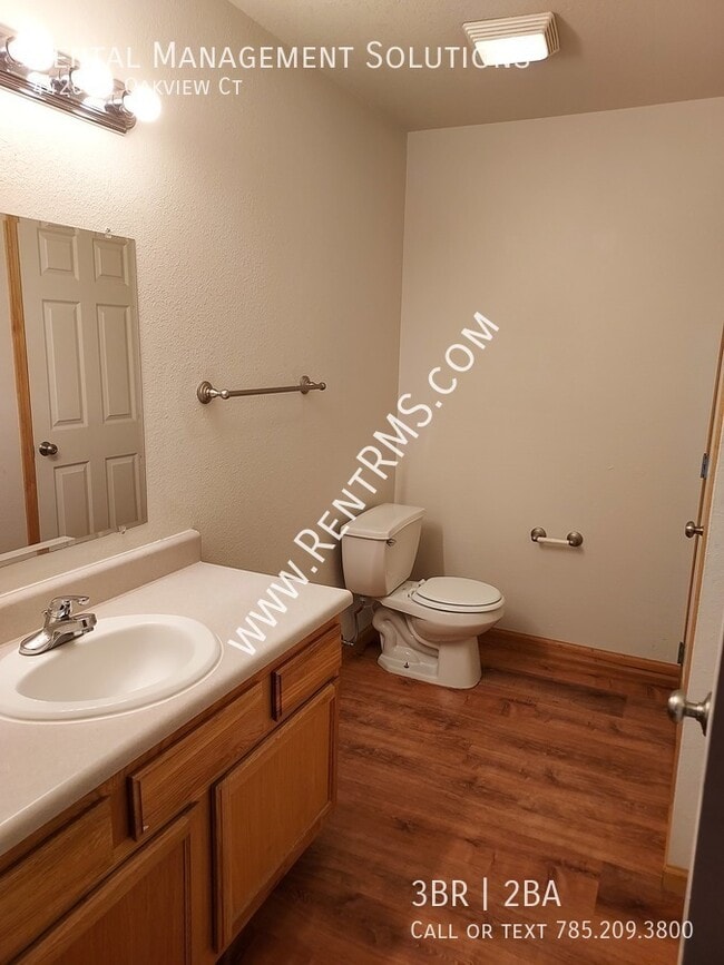 Building Photo - 4426 SE Oakview Ct