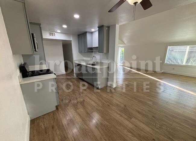 Building Photo - 522 Charlotte Dr