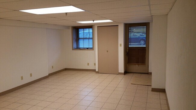 Building Photo - 112 E 5th St