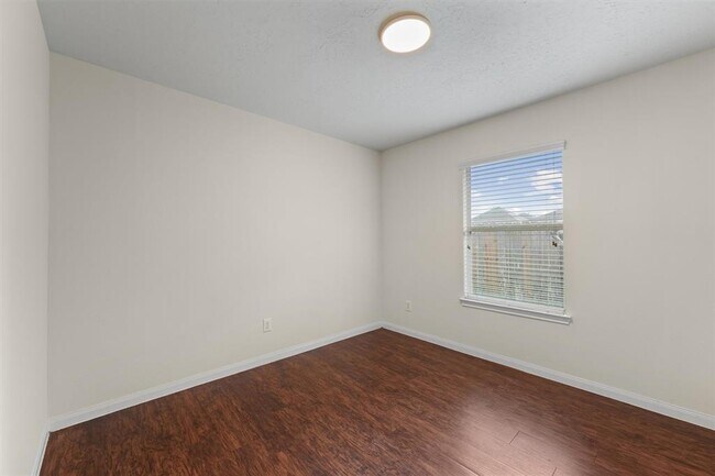 Building Photo - 2611 Verano Dr