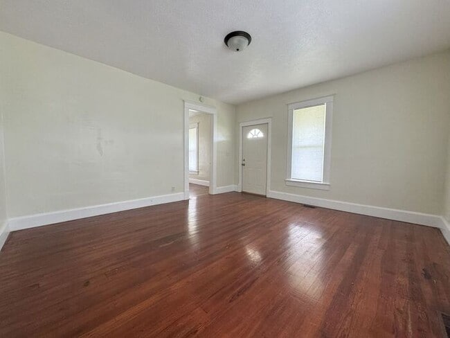 Building Photo - 2 Bedroom Home in the Country