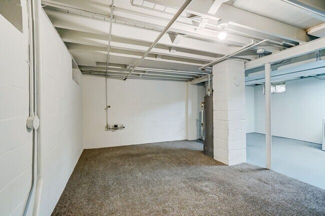Building Photo - 347 Darrow Ave