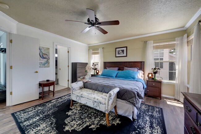 Building Photo - Fully Furnished 3-Bedroom Home Near Petroglyph Monument