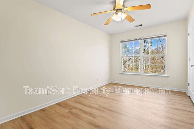 Building Photo - 131 Boone St