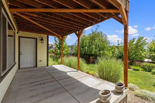 Building Photo - 4334 Vineyard Terrace
