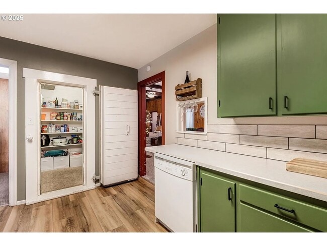 Building Photo - Charming Historic 2 Bed Home + Bonus Room ...