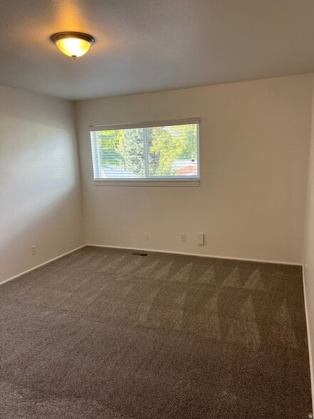 Building Photo - 394 E 2700 S