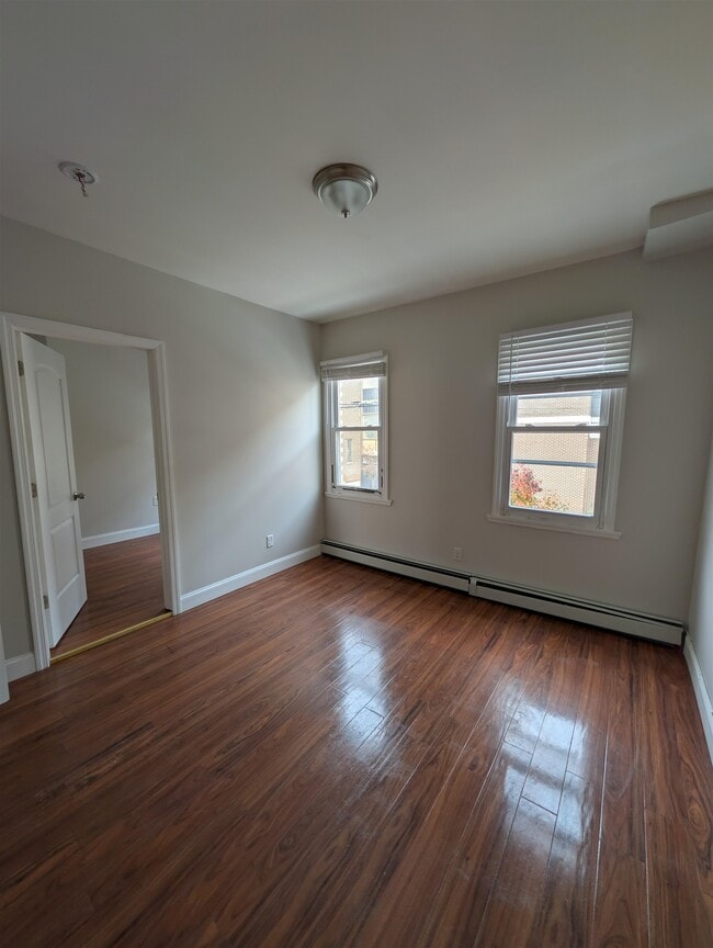 Building Photo - 719 28th St