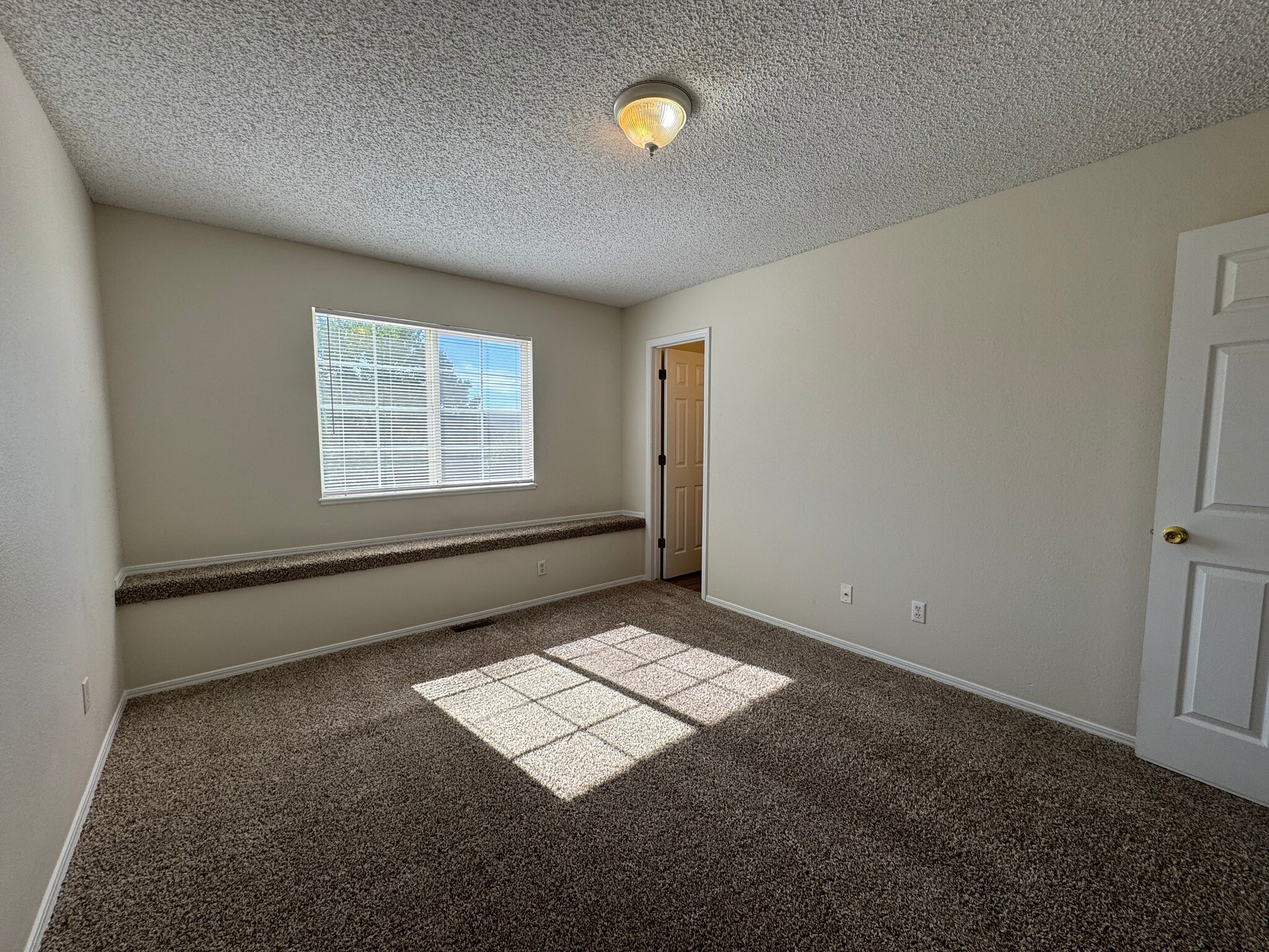 Building Photo - 879 Barn Owl Dr
