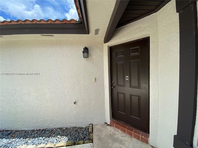 Building Photo - 14965 SW 49th Ln