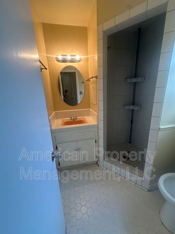 Building Photo - 4651 S Norwood Ave