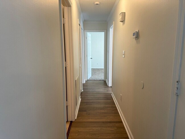 Building Photo - 11105 Lake Hills Dr