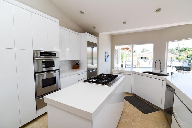 Building Photo - 511 Golden Harbour Dr