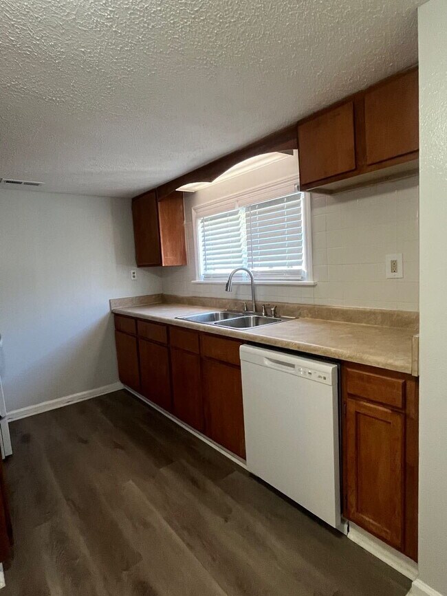 Building Photo - 489 W Outer Dr