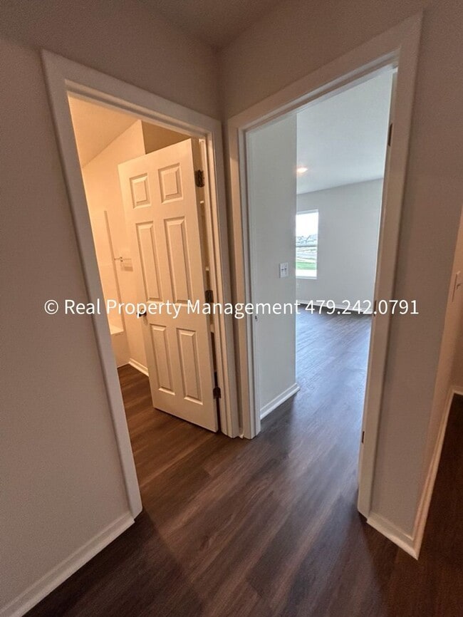 Building Photo - 10640 Cedar Wy