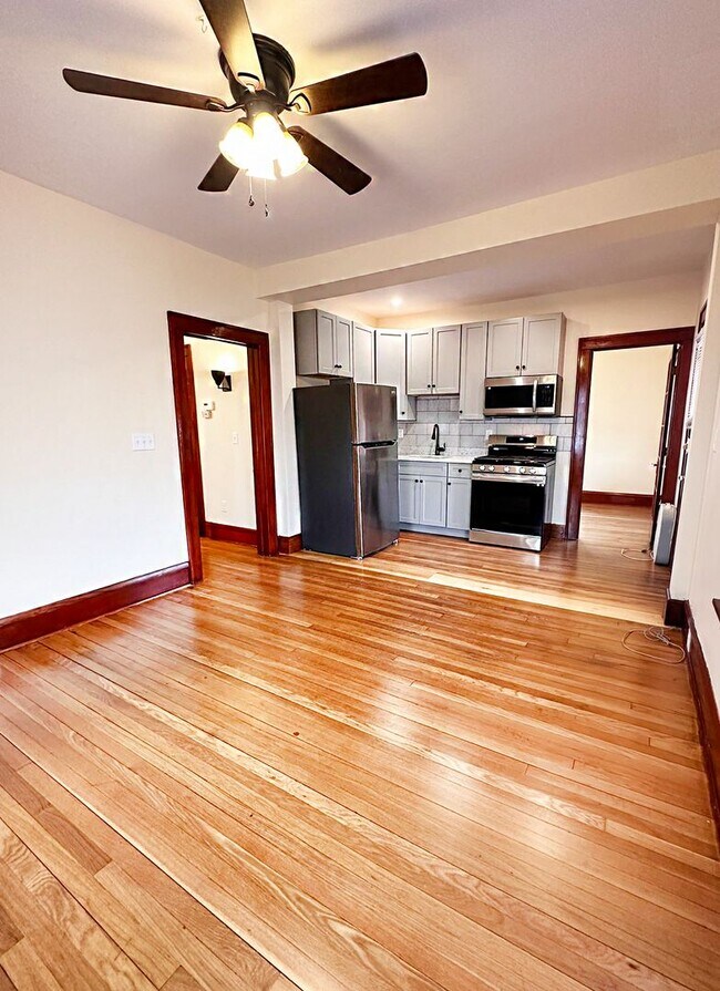 Building Photo - 44 Drew St