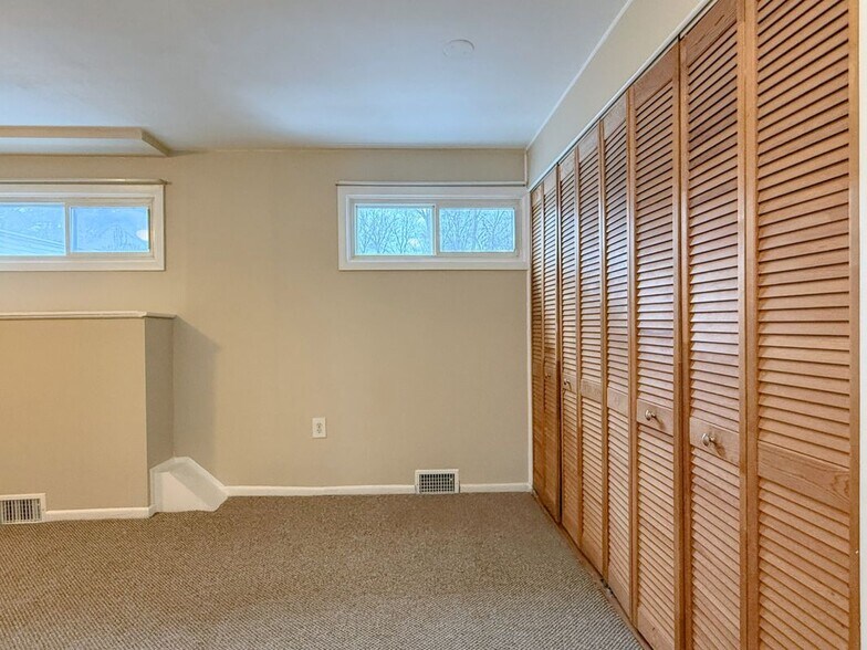 Building Photo - 2653 W Seneca Turnpike