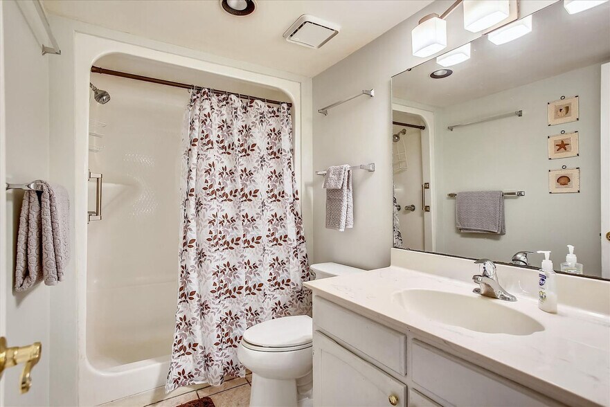 Building Photo - 6100 A1A S