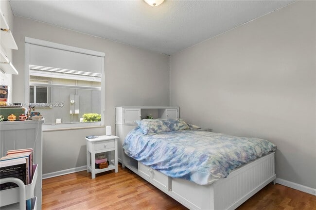 Building Photo - 3815 Oak Ridge Cir