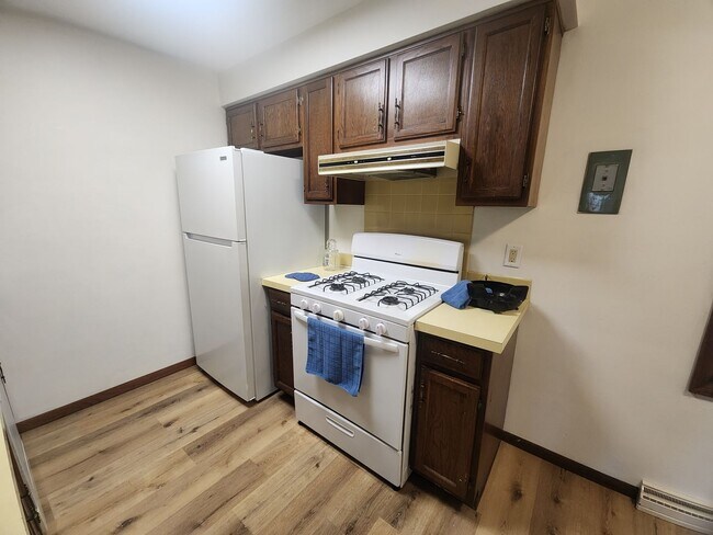 Building Photo - 706-708 N. Hawthorne Dr.