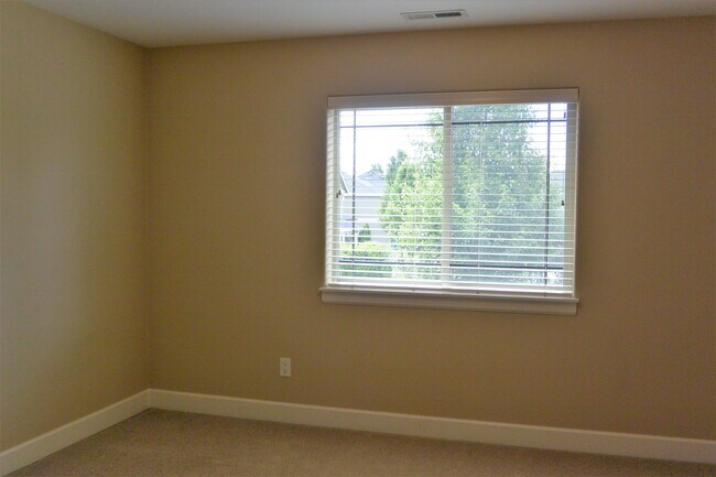 Building Photo - 1365 SE 194th Pl