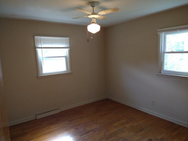 bedroom 2 - 422 W Melody Ave