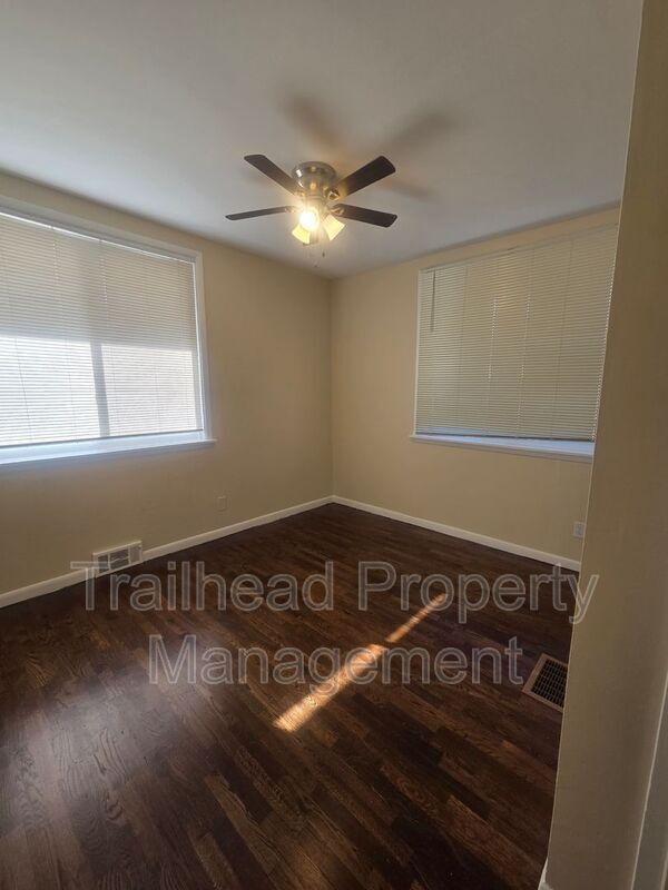 Building Photo - 3115 S Forest Ave