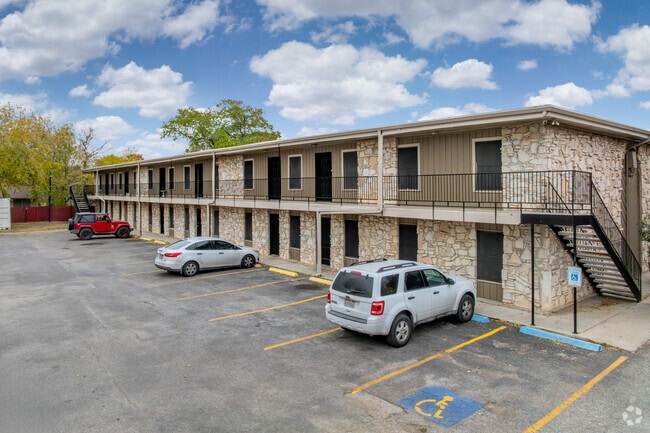 Building Photo - Aristocrat Apartments - All Bills Paid