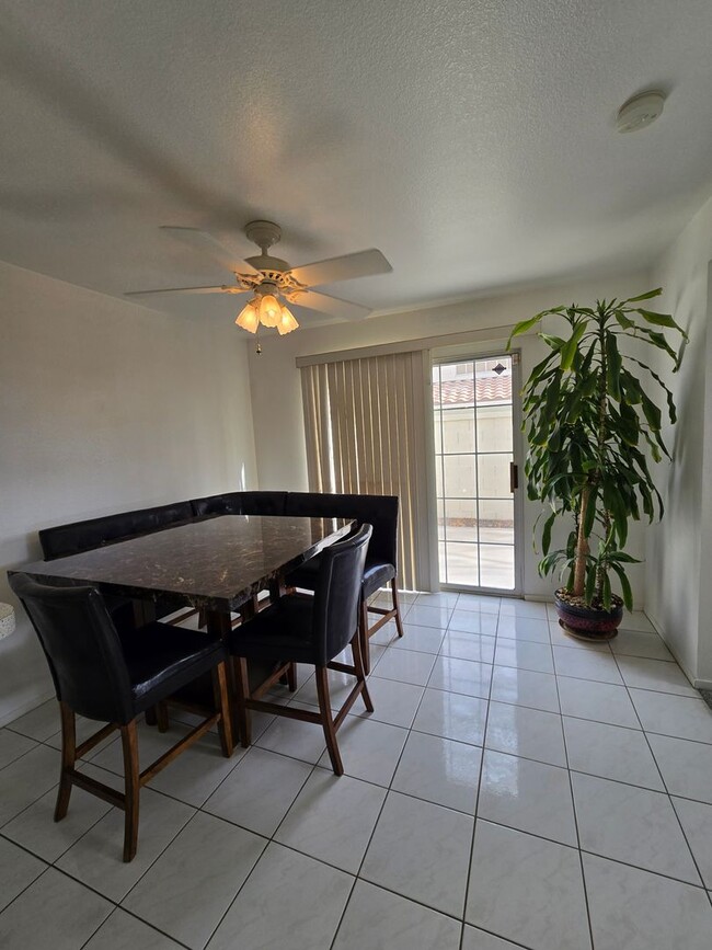 Building Photo - Fabulous 2-Bedroom partially furnished tow...